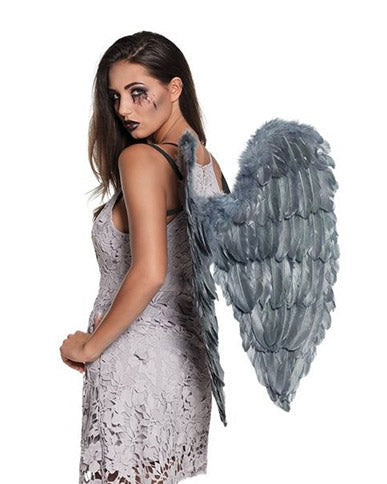 Todesengel Flügel mit Spitzenkleid und Make-up