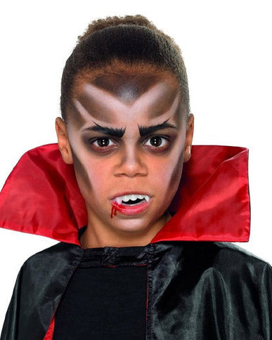 Dracula Zähne und Schmink