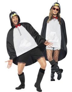 Mann und Frau im Pinguin Poncho