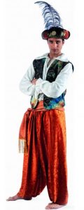 Mann im Aladin Kostüm